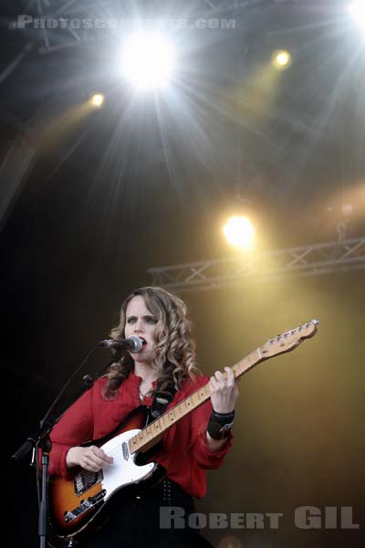 ANNA CALVI - 2011-07-02 - BELFORT - Presqu'ile du Malsaucy - 